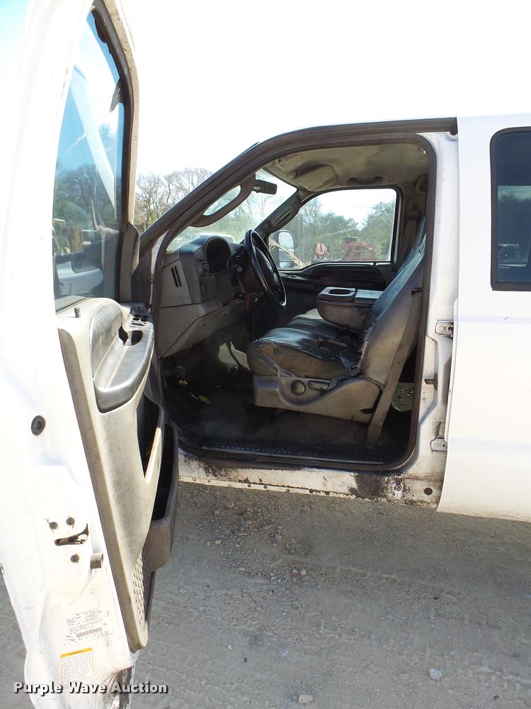 image for item DB2428 2005 Ford F350 Super Duty Crew Cab pickup truck