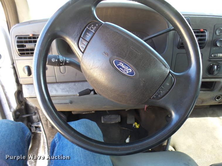 image for item DB2428 2005 Ford F350 Super Duty Crew Cab pickup truck