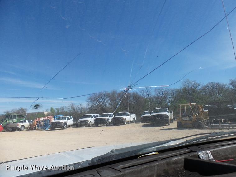 image for item DB2428 2005 Ford F350 Super Duty Crew Cab pickup truck