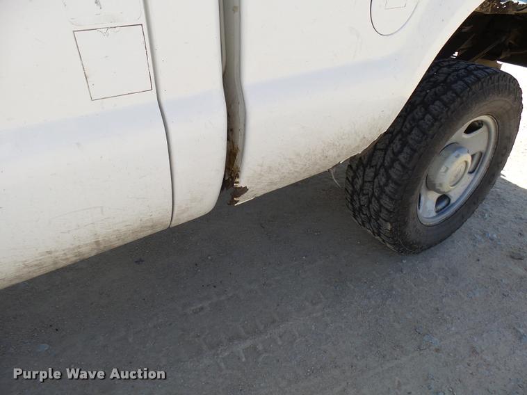 image for item DB2428 2005 Ford F350 Super Duty Crew Cab pickup truck