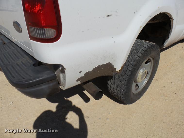 image for item DB2428 2005 Ford F350 Super Duty Crew Cab pickup truck