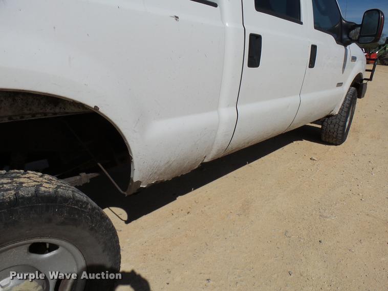 image for item DB2428 2005 Ford F350 Super Duty Crew Cab pickup truck