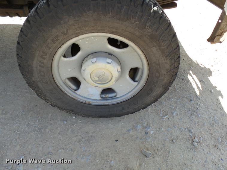 image for item DB2428 2005 Ford F350 Super Duty Crew Cab pickup truck