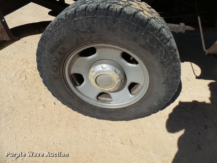 image for item DB2428 2005 Ford F350 Super Duty Crew Cab pickup truck