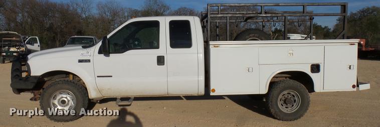 image for item DB2431 2002 Ford F350 Super Duty SuperCab pickup truck