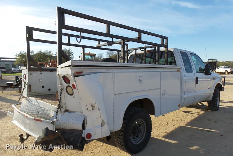 image for item DB2431 2002 Ford F350 Super Duty SuperCab pickup truck