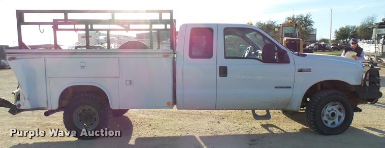 image for item DB2431 2002 Ford F350 Super Duty SuperCab pickup truck