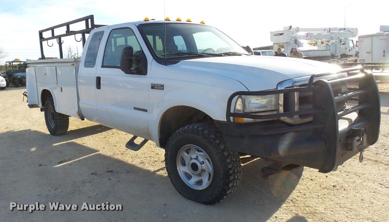 image for item DB2431 2002 Ford F350 Super Duty SuperCab pickup truck