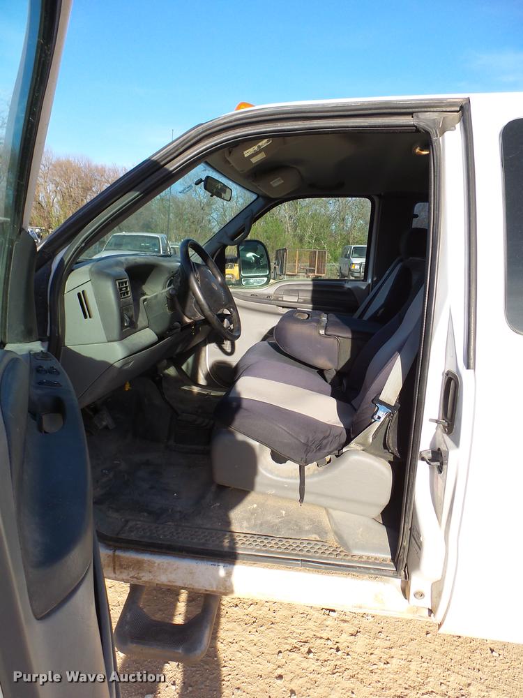 image for item DB2431 2002 Ford F350 Super Duty SuperCab pickup truck