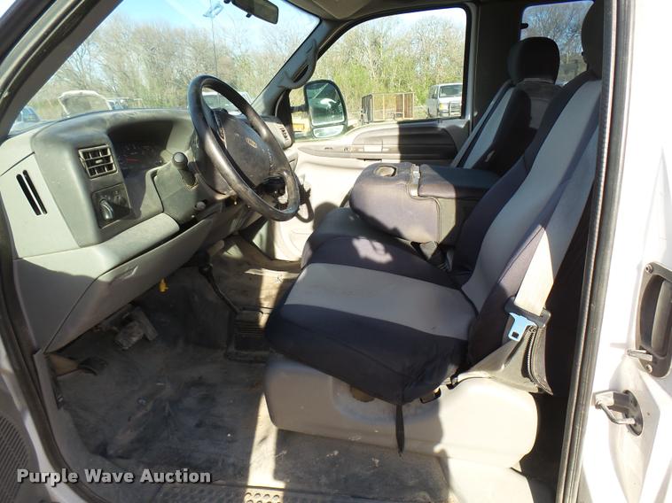 image for item DB2431 2002 Ford F350 Super Duty SuperCab pickup truck