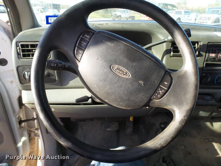 image for item DB2431 2002 Ford F350 Super Duty SuperCab pickup truck