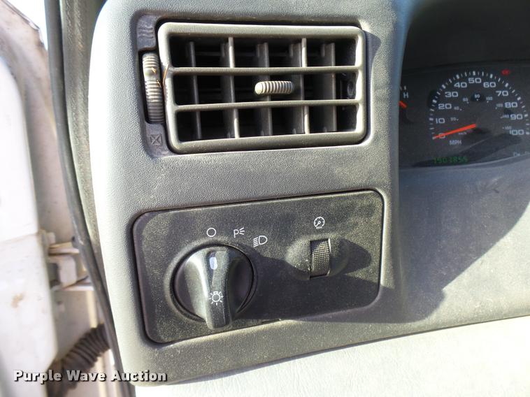 image for item DB2431 2002 Ford F350 Super Duty SuperCab pickup truck