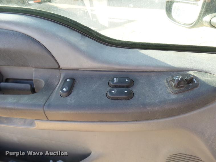 image for item DB2431 2002 Ford F350 Super Duty SuperCab pickup truck