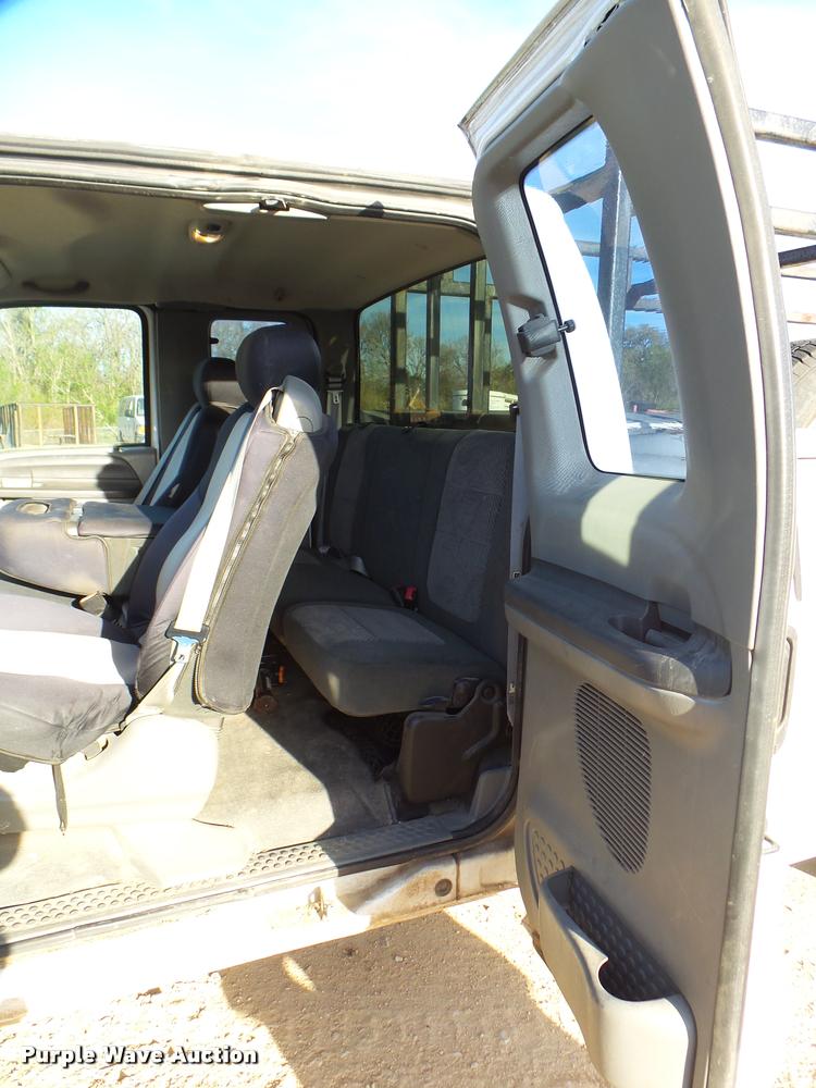 image for item DB2431 2002 Ford F350 Super Duty SuperCab pickup truck