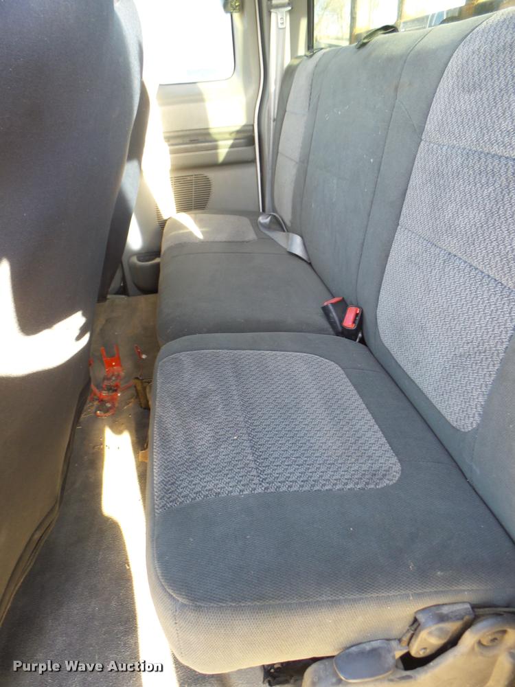 image for item DB2431 2002 Ford F350 Super Duty SuperCab pickup truck