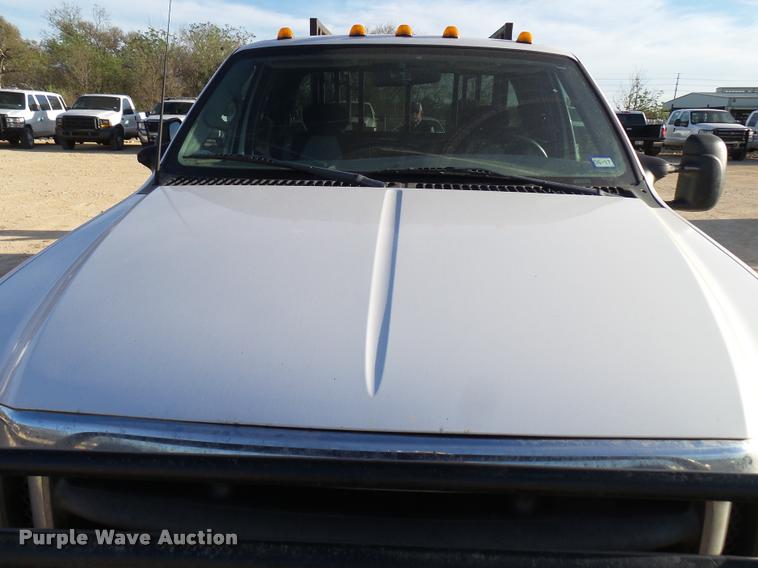 image for item DB2431 2002 Ford F350 Super Duty SuperCab pickup truck