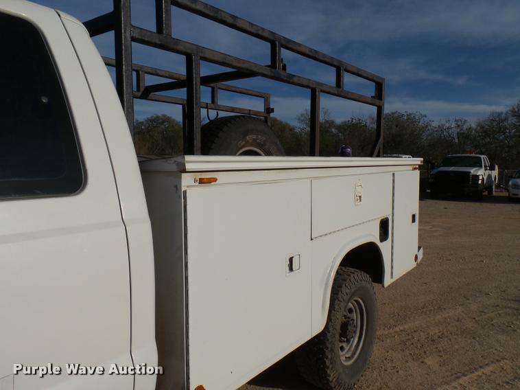 image for item DB2431 2002 Ford F350 Super Duty SuperCab pickup truck