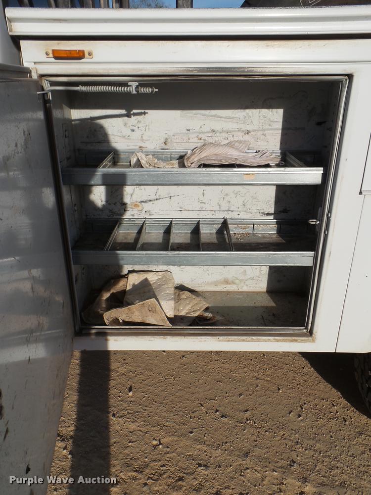 image for item DB2431 2002 Ford F350 Super Duty SuperCab pickup truck