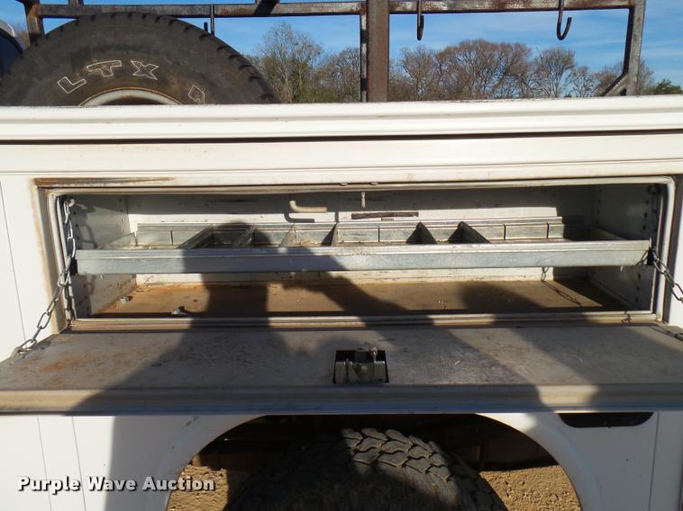 image for item DB2431 2002 Ford F350 Super Duty SuperCab pickup truck