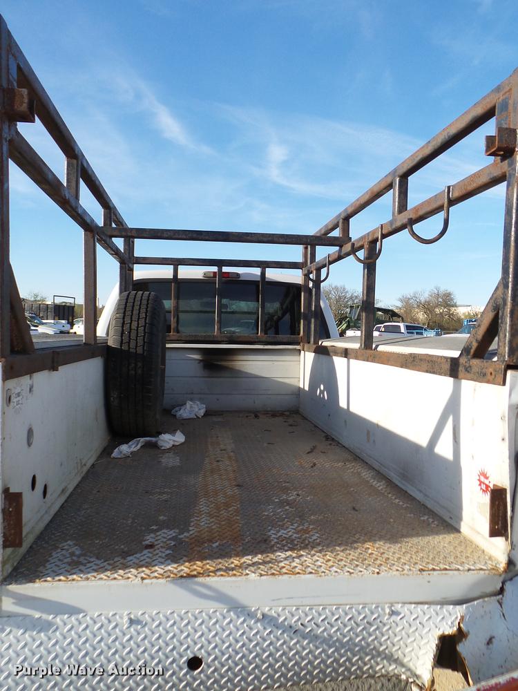 image for item DB2431 2002 Ford F350 Super Duty SuperCab pickup truck