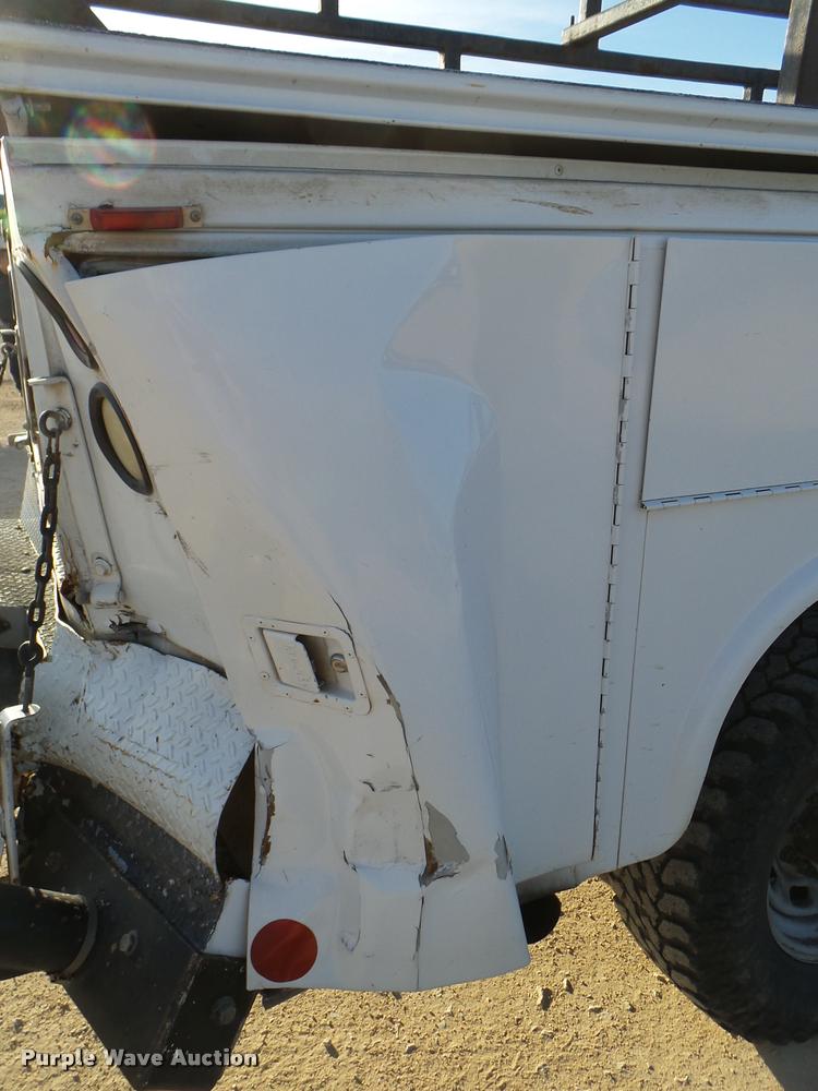 image for item DB2431 2002 Ford F350 Super Duty SuperCab pickup truck