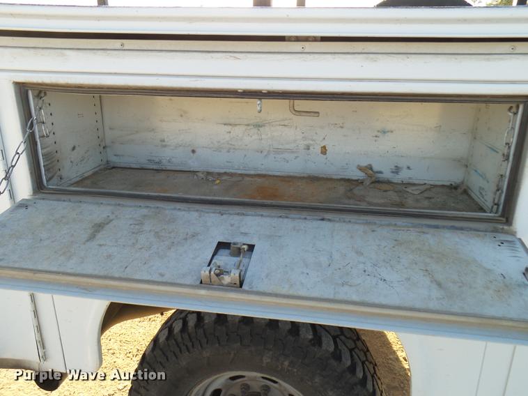 image for item DB2431 2002 Ford F350 Super Duty SuperCab pickup truck