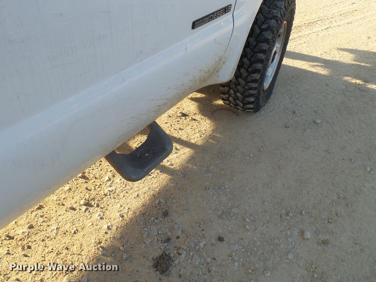 image for item DB2431 2002 Ford F350 Super Duty SuperCab pickup truck