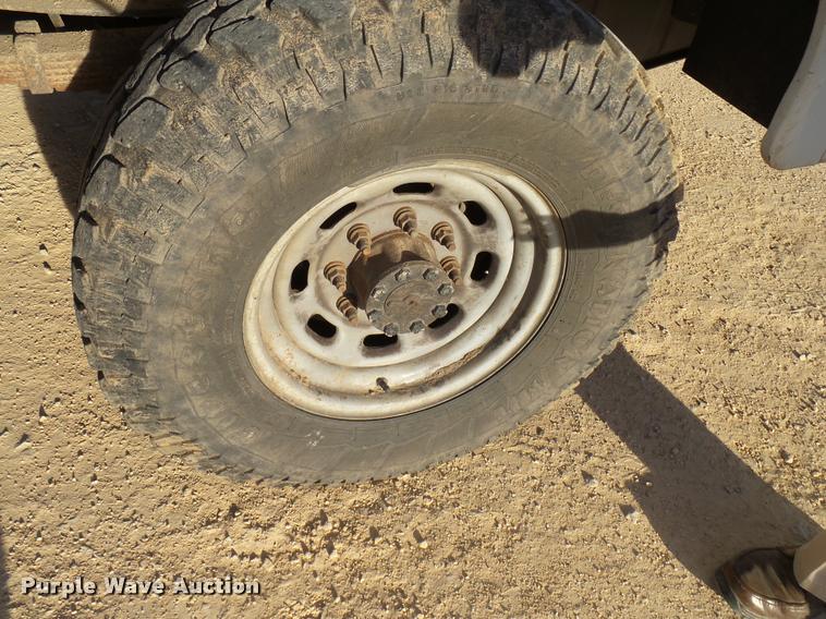 image for item DB2431 2002 Ford F350 Super Duty SuperCab pickup truck