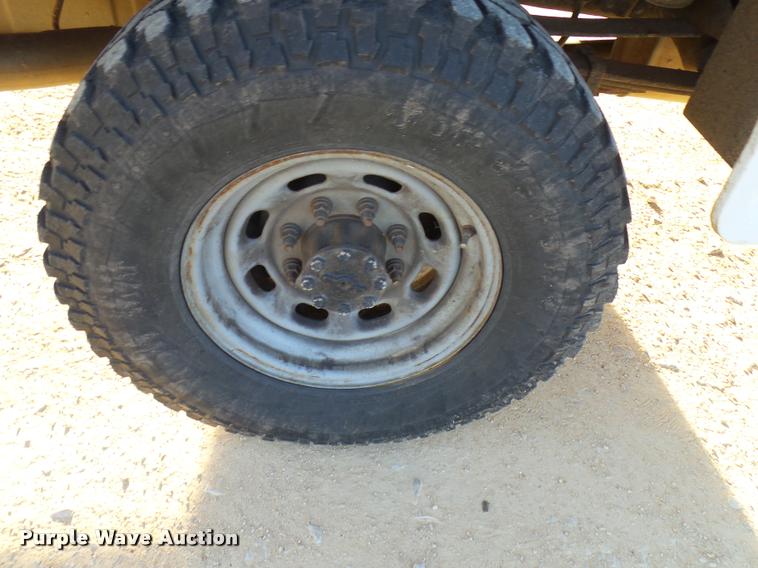 image for item DB2431 2002 Ford F350 Super Duty SuperCab pickup truck