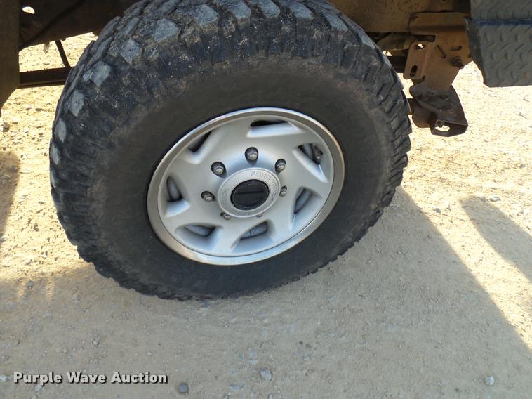 image for item DB2431 2002 Ford F350 Super Duty SuperCab pickup truck