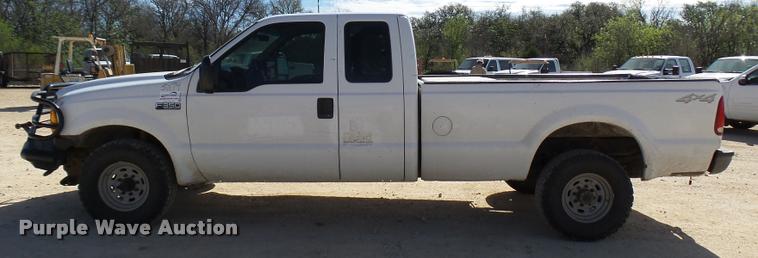 image for item DB2432 2001 Ford F350 Super Duty SuperCab pickup truck