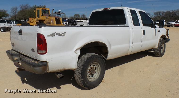 image for item DB2432 2001 Ford F350 Super Duty SuperCab pickup truck