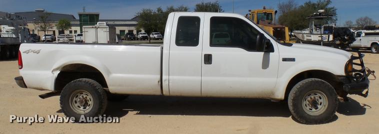 image for item DB2432 2001 Ford F350 Super Duty SuperCab pickup truck