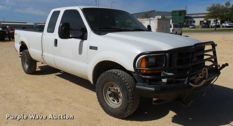 image for item DB2432 2001 Ford F350 Super Duty SuperCab pickup truck