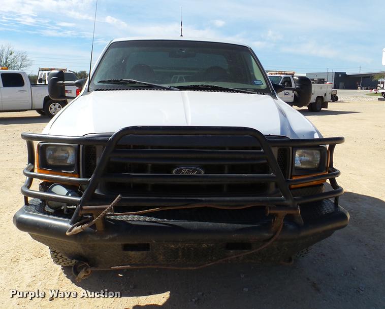 image for item DB2432 2001 Ford F350 Super Duty SuperCab pickup truck