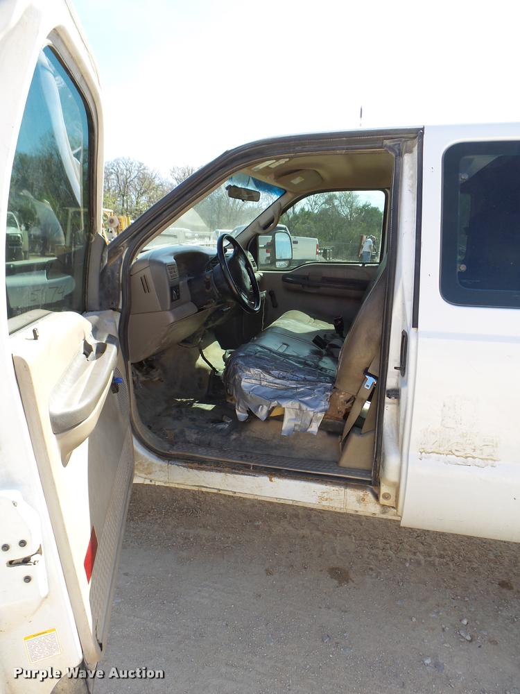 image for item DB2432 2001 Ford F350 Super Duty SuperCab pickup truck