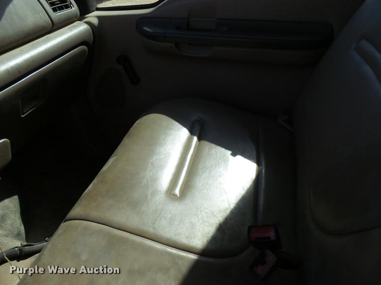 image for item DB2432 2001 Ford F350 Super Duty SuperCab pickup truck