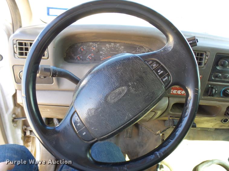 image for item DB2432 2001 Ford F350 Super Duty SuperCab pickup truck