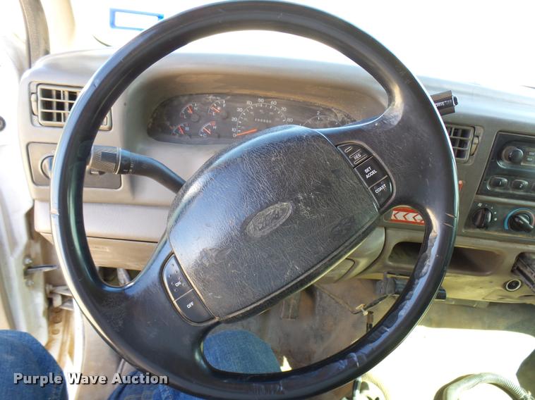 image for item DB2432 2001 Ford F350 Super Duty SuperCab pickup truck