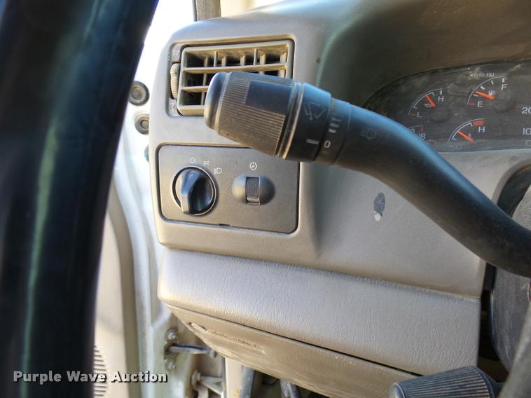 image for item DB2432 2001 Ford F350 Super Duty SuperCab pickup truck