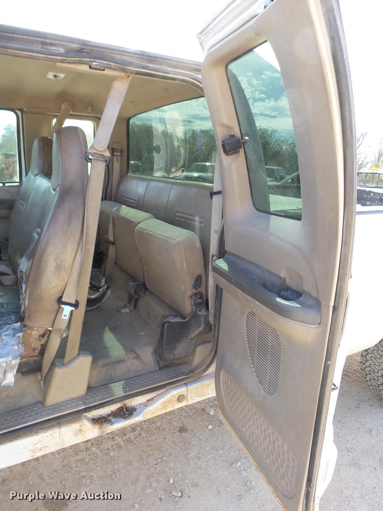 image for item DB2432 2001 Ford F350 Super Duty SuperCab pickup truck