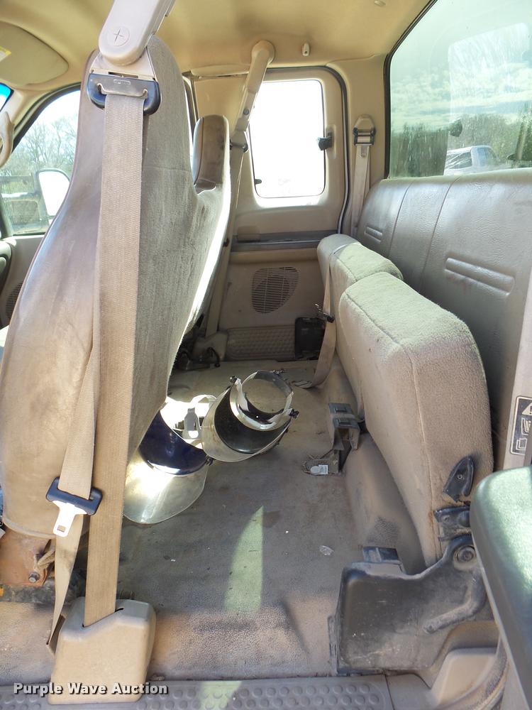 image for item DB2432 2001 Ford F350 Super Duty SuperCab pickup truck