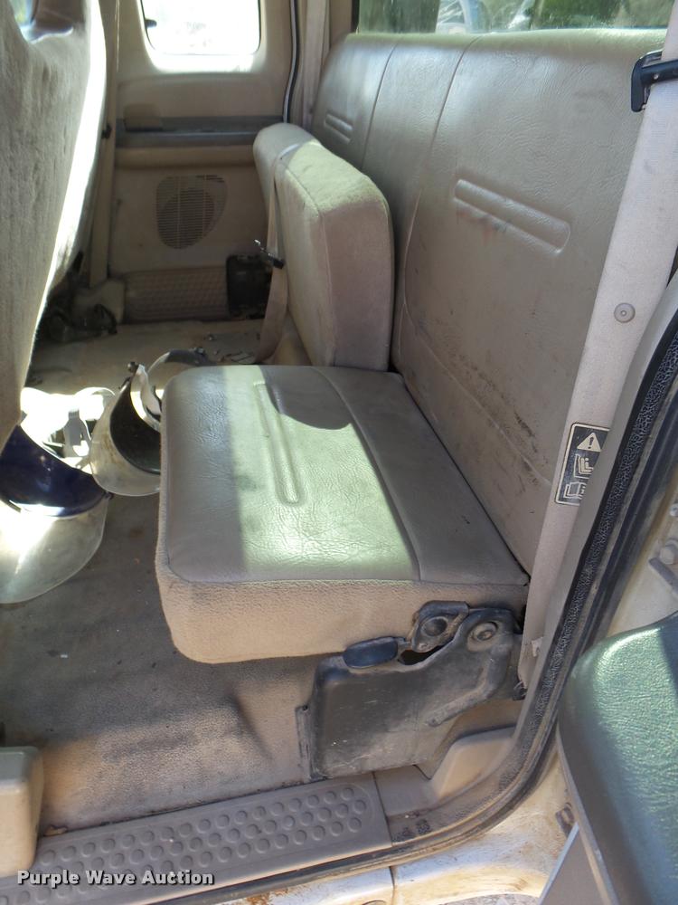 image for item DB2432 2001 Ford F350 Super Duty SuperCab pickup truck