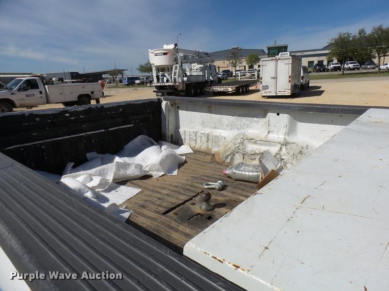 image for item DB2432 2001 Ford F350 Super Duty SuperCab pickup truck