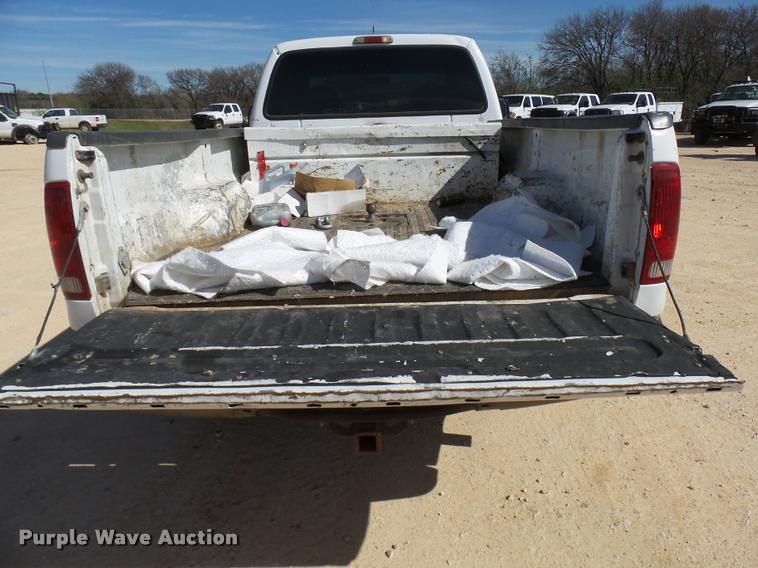 image for item DB2432 2001 Ford F350 Super Duty SuperCab pickup truck