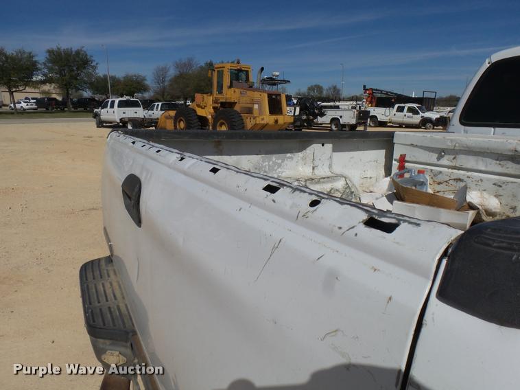 image for item DB2432 2001 Ford F350 Super Duty SuperCab pickup truck