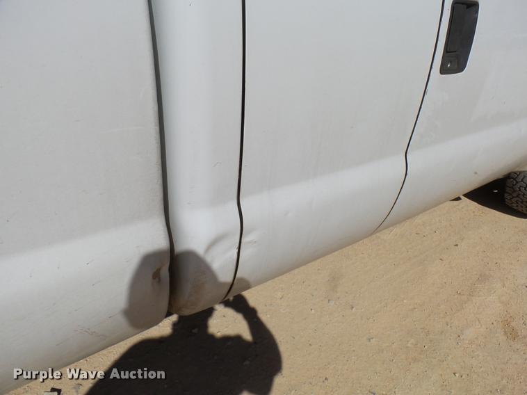 image for item DB2432 2001 Ford F350 Super Duty SuperCab pickup truck