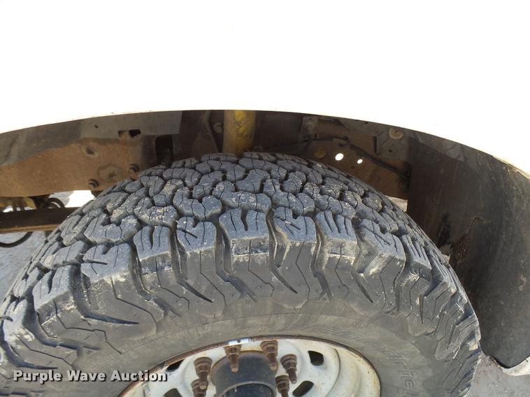 image for item DB2432 2001 Ford F350 Super Duty SuperCab pickup truck