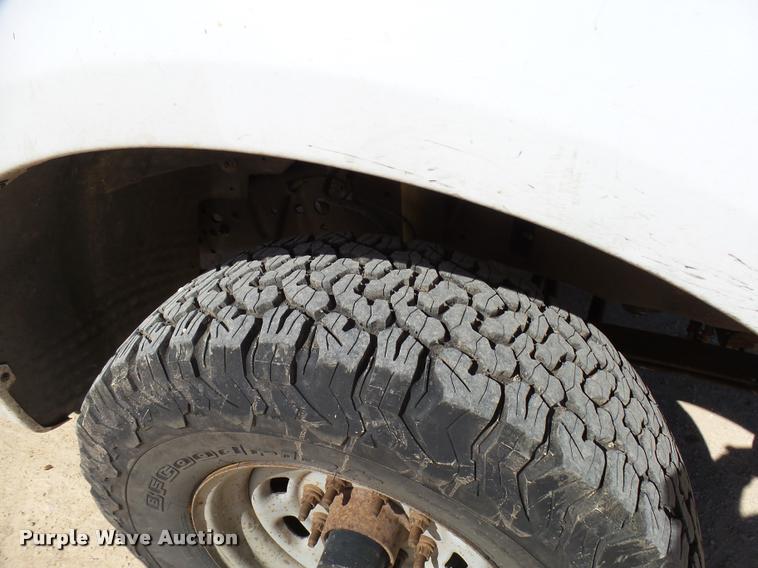 image for item DB2432 2001 Ford F350 Super Duty SuperCab pickup truck