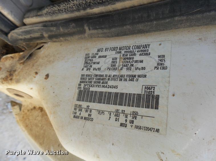 image for item DB2432 2001 Ford F350 Super Duty SuperCab pickup truck